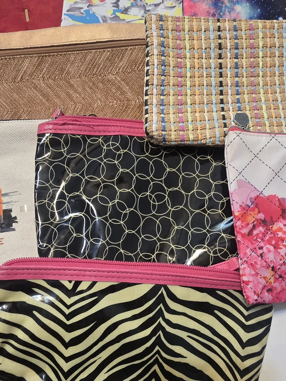 10 Women’s Cosmetic Bags (26)